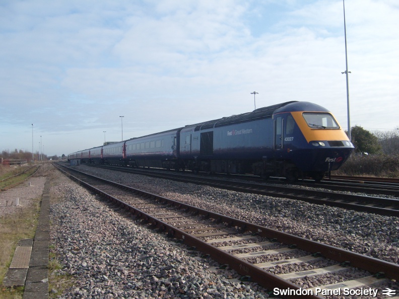 An HST at the east end_14493301800_o.jpg