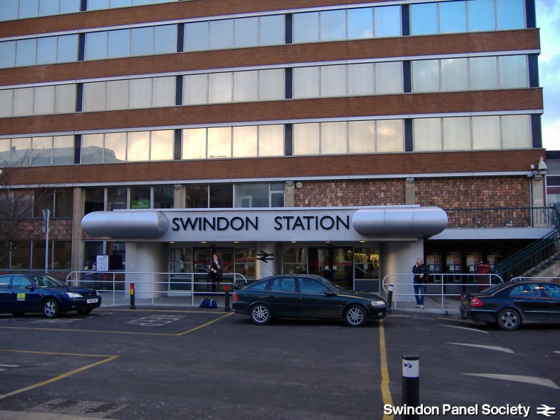 Swindon Station then-new frontage_14685687742_o.jpg
