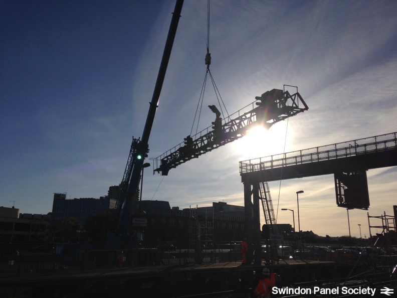 Removing Swindon West Gantry